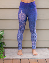 Load image into Gallery viewer, Tribal Dream Catcher Bold Legging