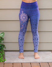 Load image into Gallery viewer, Tribal Dream Catcher Bold Legging
