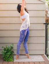 Load image into Gallery viewer, Tribal Dream Catcher Bold Legging
