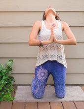 Load image into Gallery viewer, Tribal Dream Catcher Bold Legging
